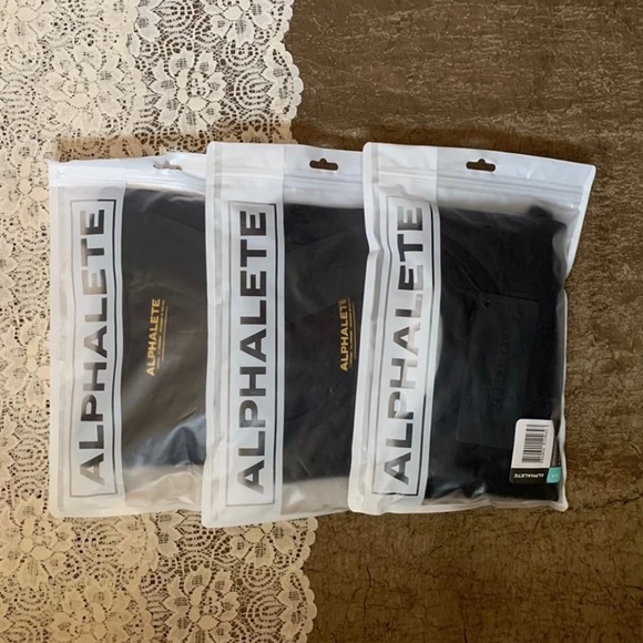 Legacy Oversized Long Sleeve Crop Gold
Signature - Picture 8 of 8